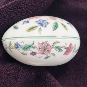 Minton bone china Trivet egg shaped box